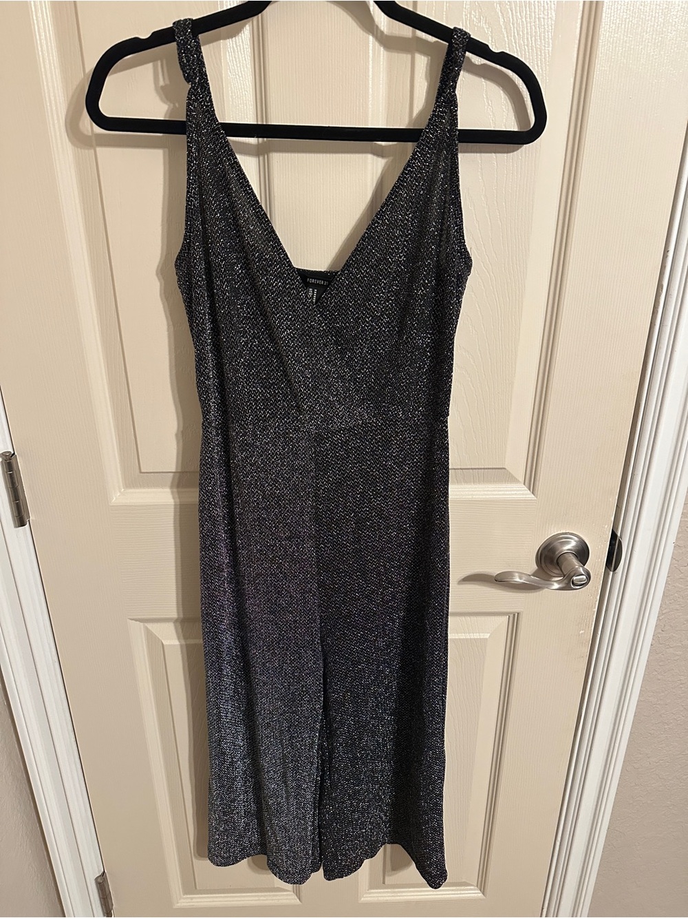 Forever 21 Sparkle Metallic V-Neck Jumpsuit in Black & Silver, Sz M